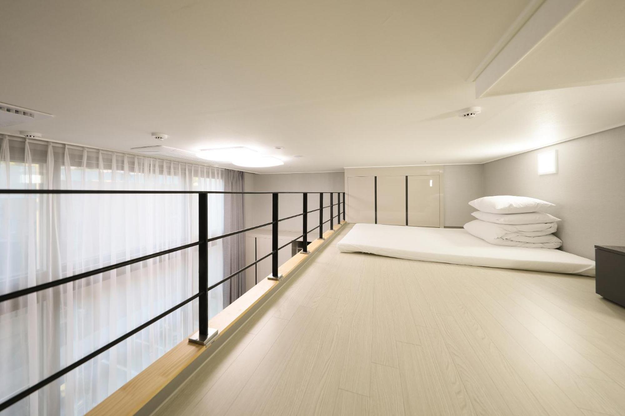 Coopstay Yeosu Hotel Buitenkant foto