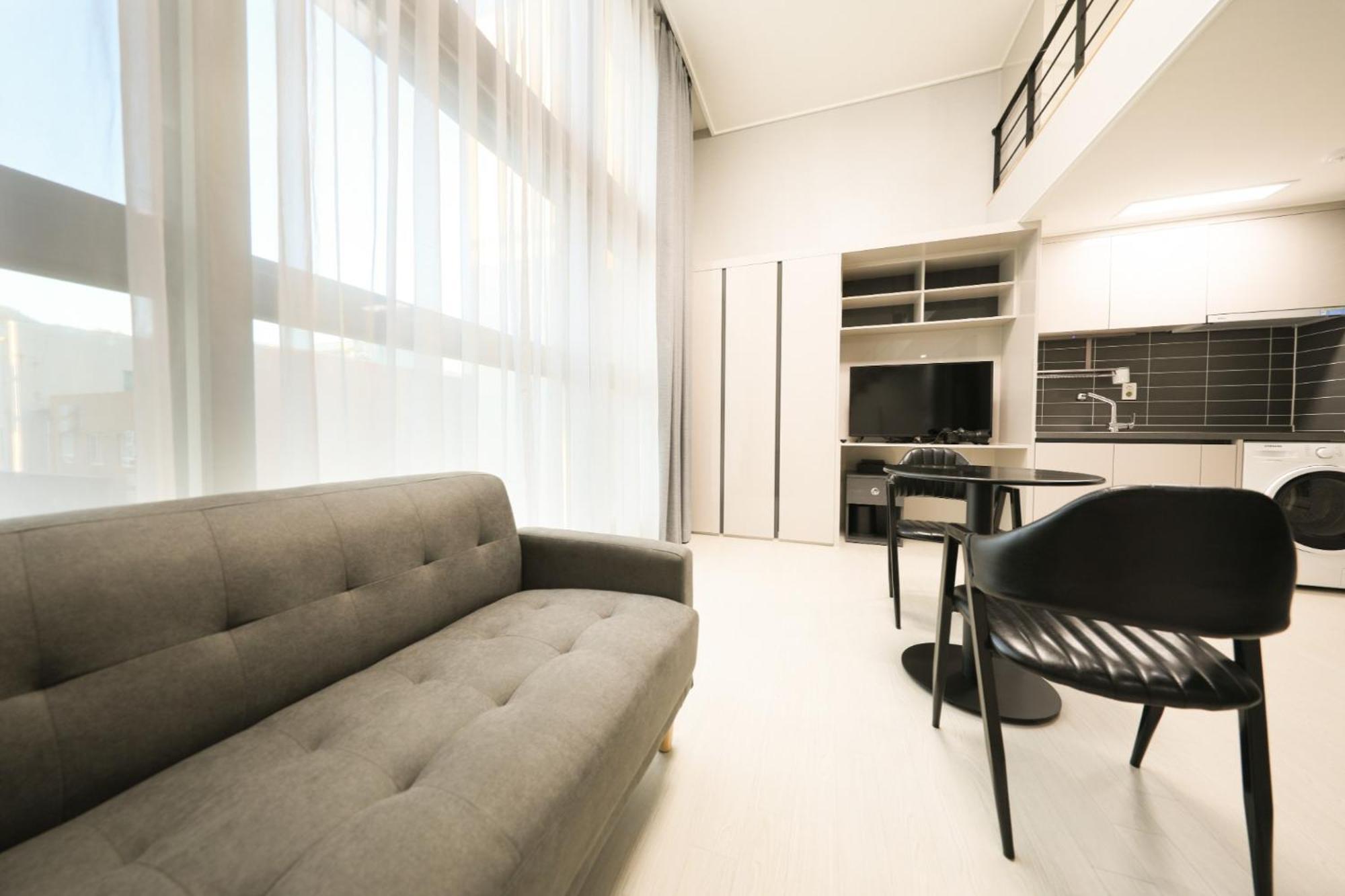 Coopstay Yeosu Hotel Buitenkant foto
